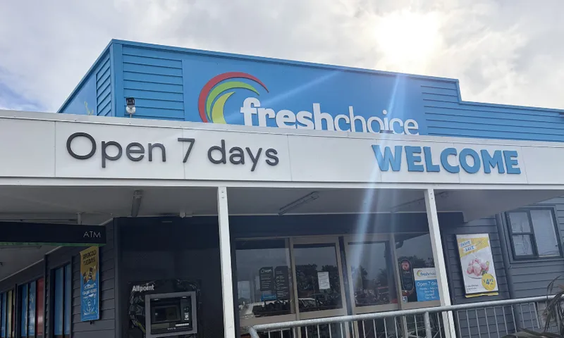 A photo of a Fresh Choice supermarket with the sun behind it.