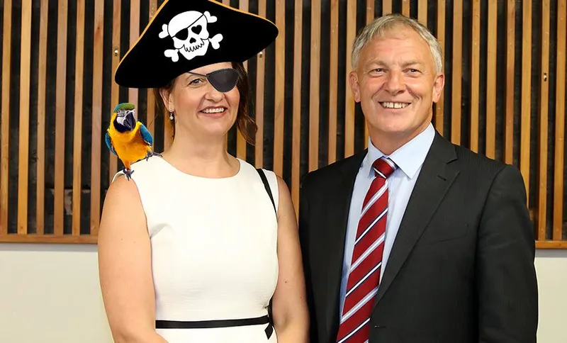 A REAL, UNPHOTOSHOPPED PICTURE OF VIC CRONE AT WORK. PHOTOSHOP: JOSE BARBOSA